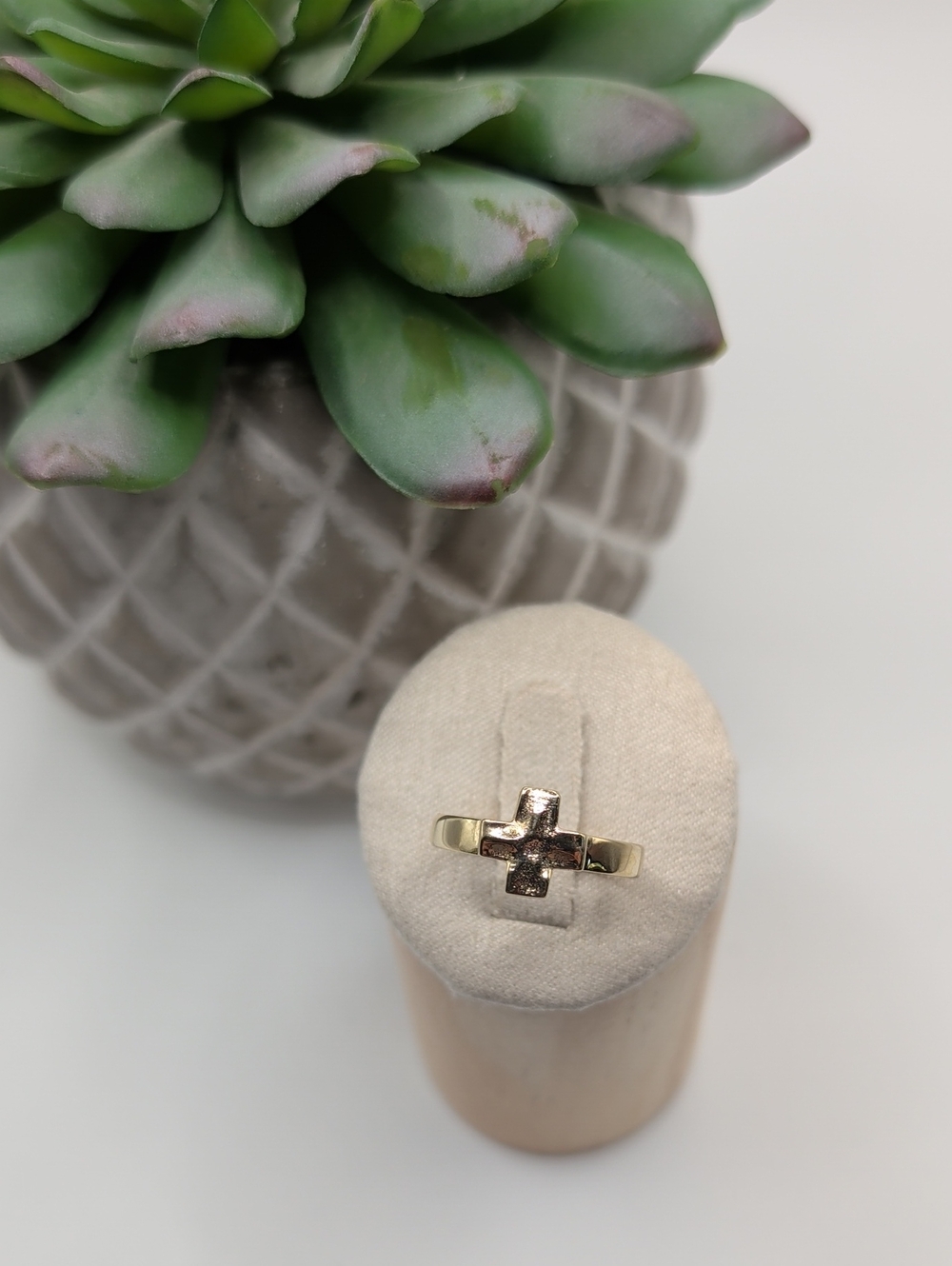 Minimalist Gold Cross Accent Ring, Sz 8
